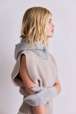 The Alpaca Mittens in Blizzard Grey