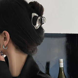 The Abstract Metal Claw Clip - Olive Street