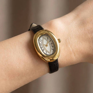 The Oval Classic Watch in Gold - Olive Street