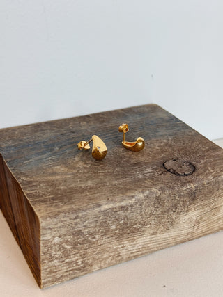 Flat Teardrop Stud