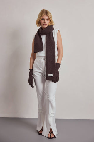 The Cashmere Scarf in Brown