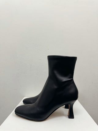 Glamor Stretch Boot