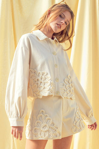 J4267ST   FLORAL EMBELLISHMENT DETAIL JACKET: ECRU / L - Olive Street