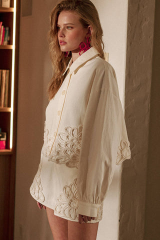 J4267ST   FLORAL EMBELLISHMENT DETAIL JACKET: ECRU / L - Olive Street