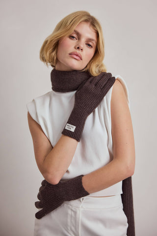 The Cashmere Scarf in Brown
